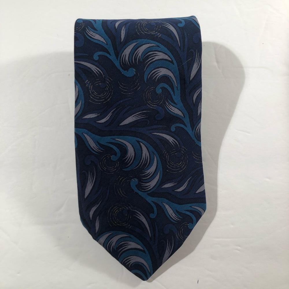 Camden Court Elegant Blue and Gray Men's Tie